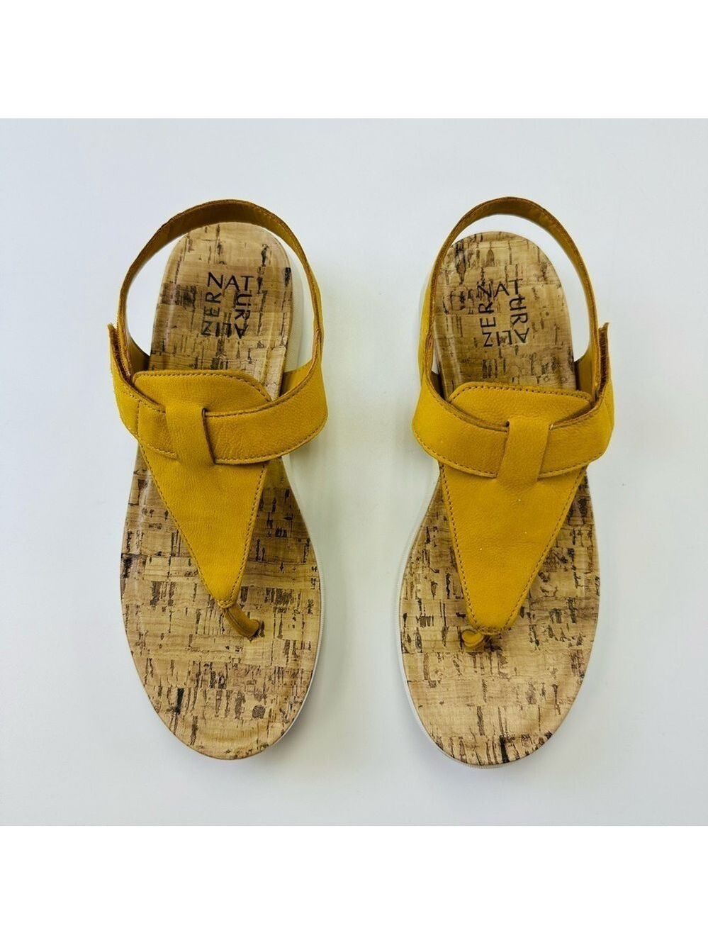 Naturalizer leather thong sandal Womens rubber sole Fits 7.5 Summer Comfort
